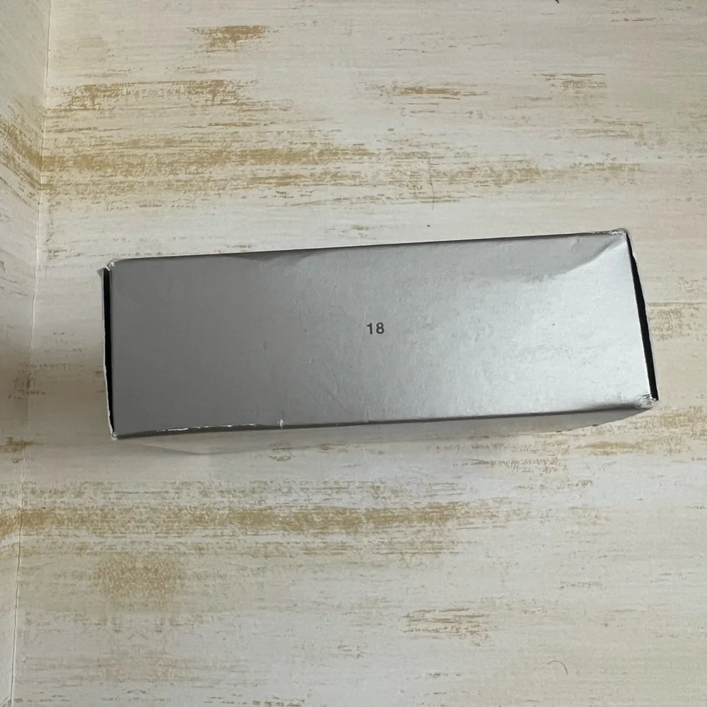 Laura Mercier smooth finish foundation powder 18 BRAND NEW WITH BOX